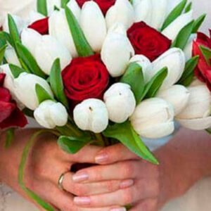 Ramo de novia con rosas y tulipanes